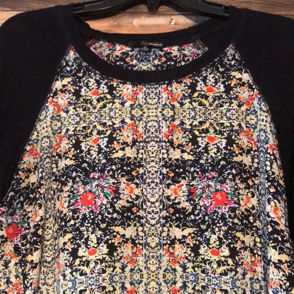 Black top with cute print on bodice - Picture 2 of 7